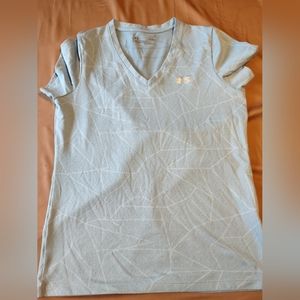 Under Armour women loose heat gear V-neck gym shirt